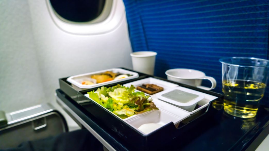 оброци на дугим летовима - airline meals on long-haul flights