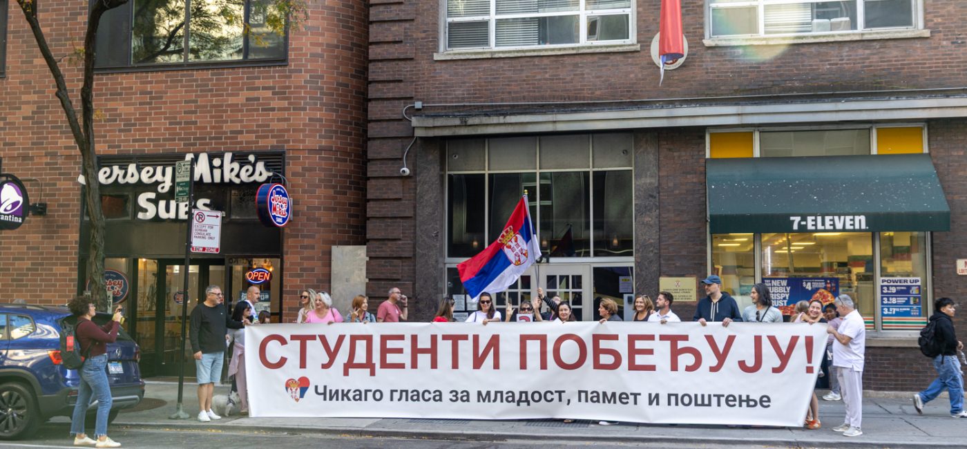 протест испред конзулата protest outside the consulate
